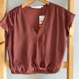 ASTR Women's Blouse in Mocha Mousse V-Neck & Butterfly Cap Sleeves Size XS NWT